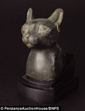 コーンウォールで発見されたエジプト第26王朝時代の猫のブロンズ像