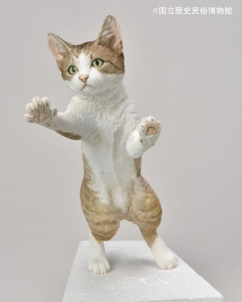 国立歴史民俗博物館に展示されている猫の立像