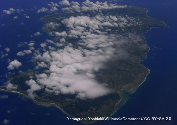 上空から撮影した徳之島全景